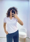V Yaka Dokuma Beyaz Tişört