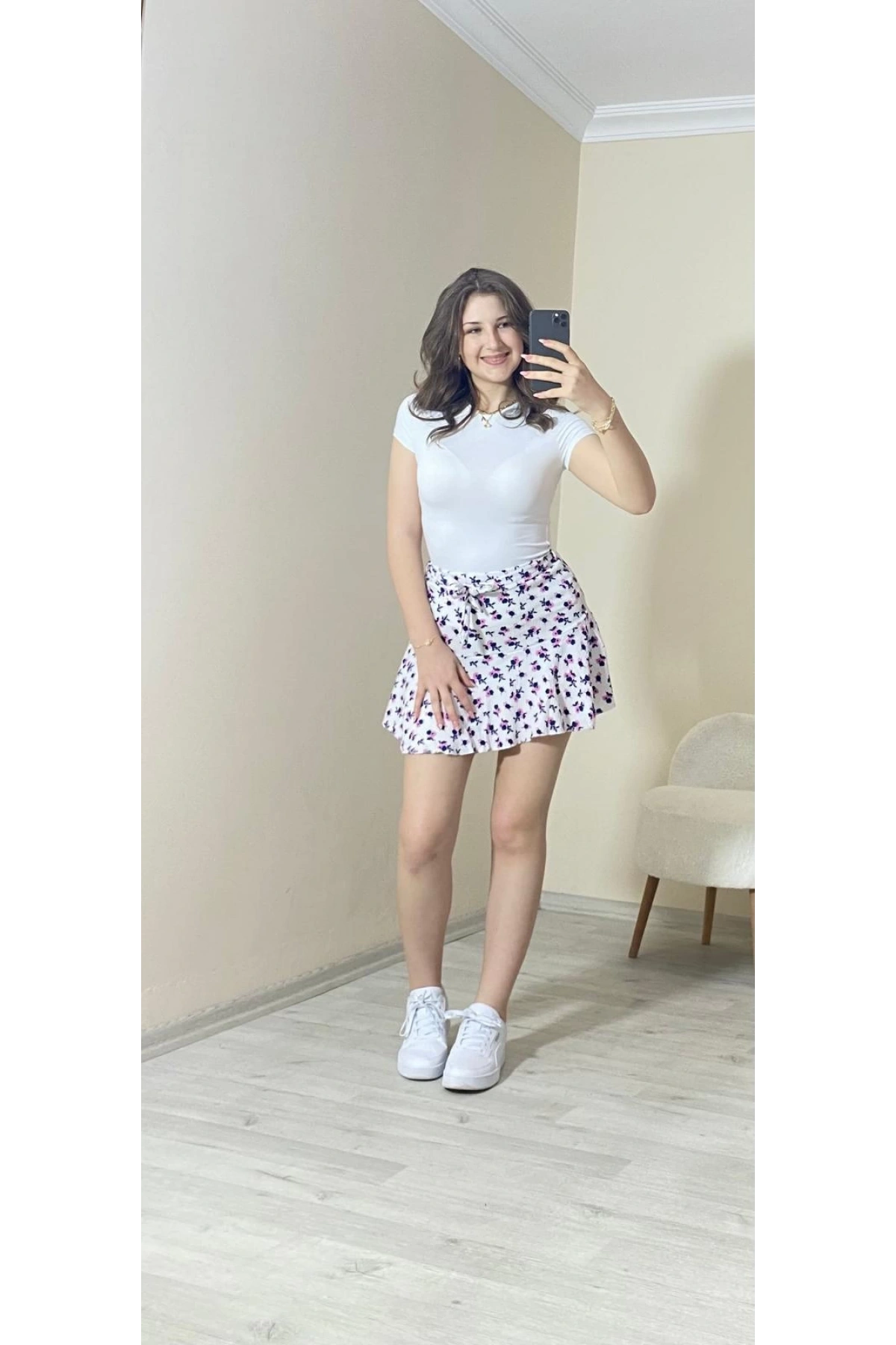 Belden Bağlama Detaylı Şort Etek Beyaz Çiçekli