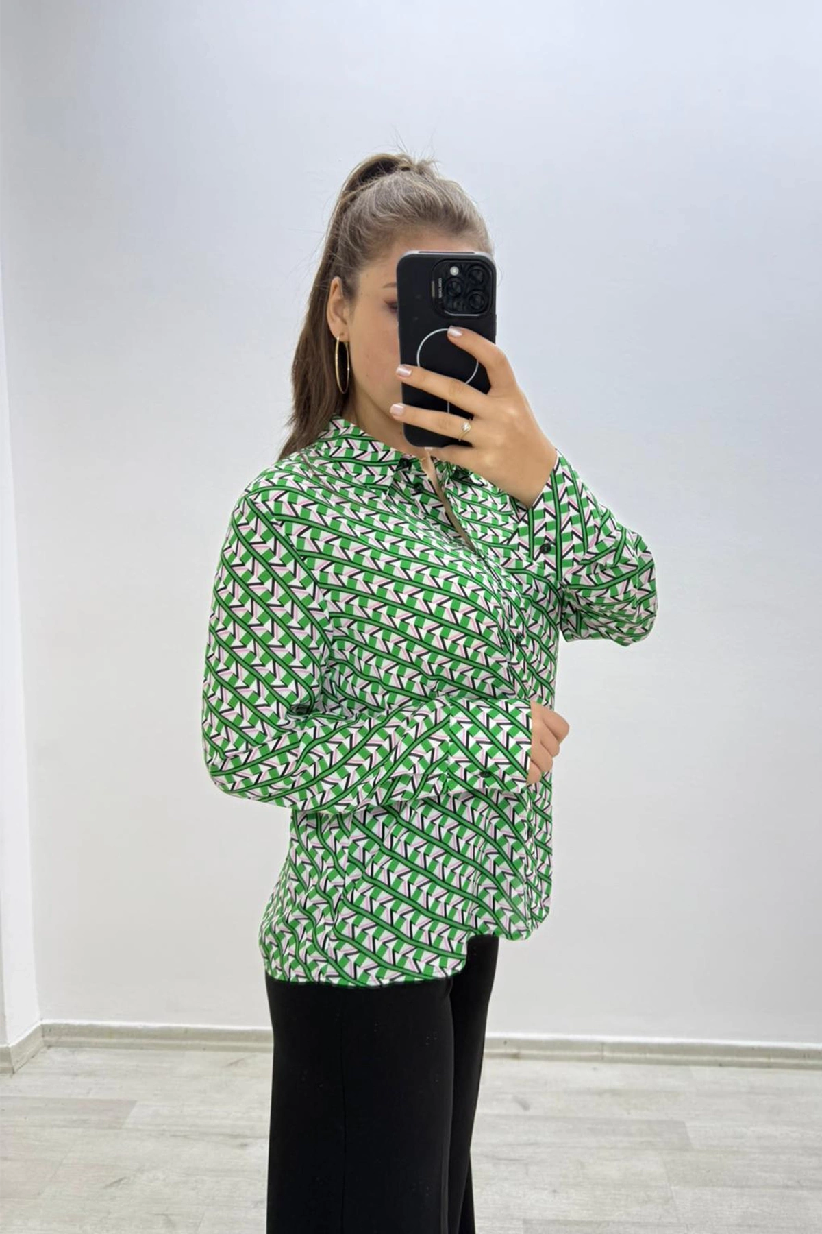 Desenli Yeşil Gömlek