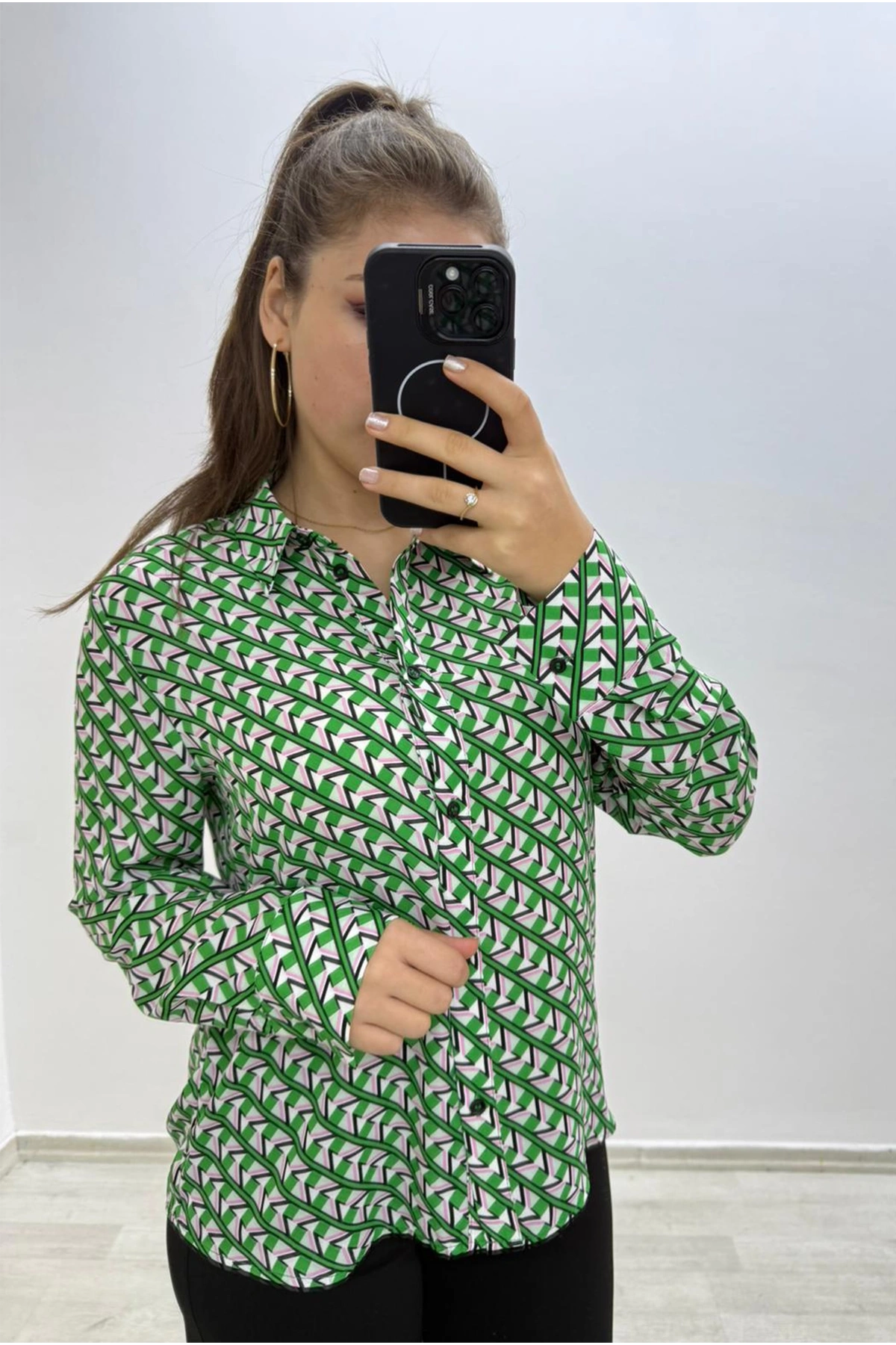 Desenli Yeşil Gömlek