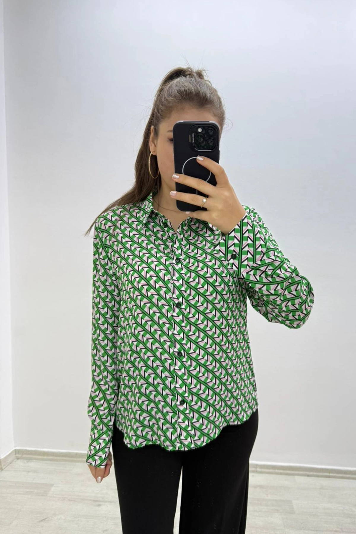 Desenli Yeşil Gömlek