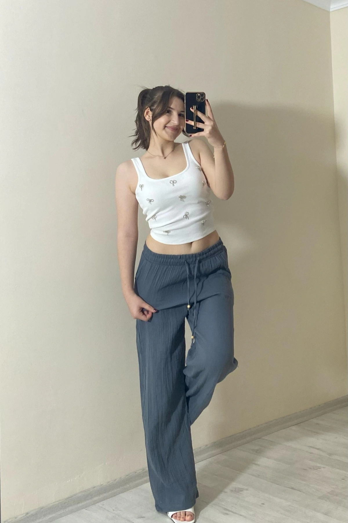 El İşlemeli Beyaz Ribana Crop Atlet