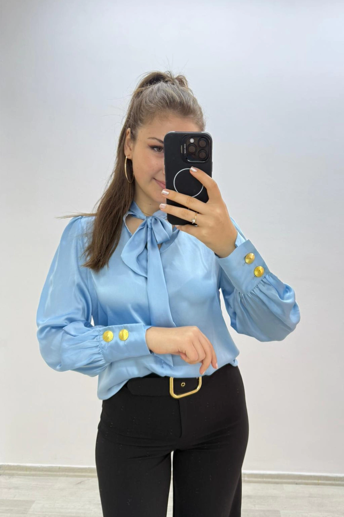 Fiyonk Detaylı Mavi Gömlek