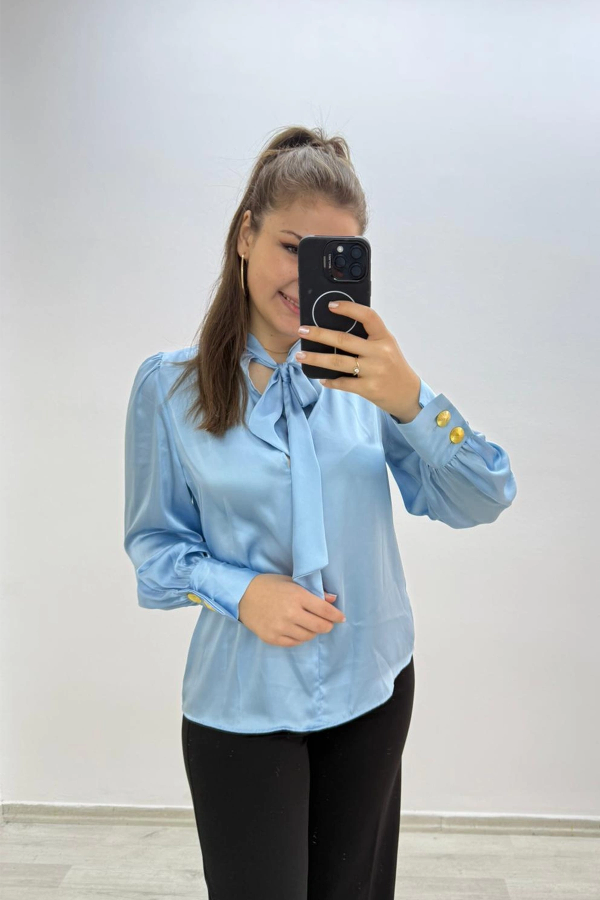 Fiyonk Detaylı Mavi Gömlek