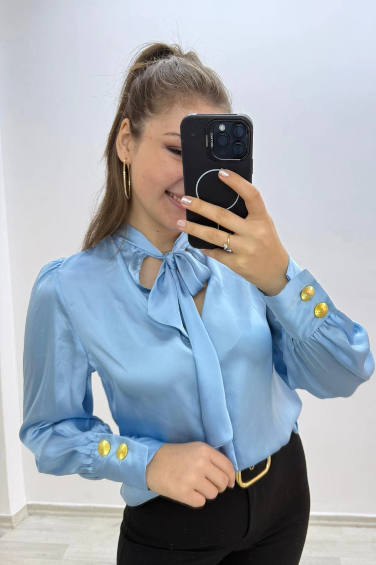 Fiyonk Detaylı Mavi Gömlek