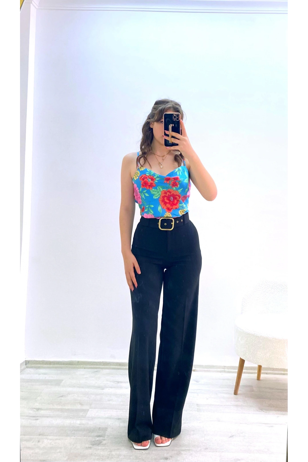 Askılı Saten Çiçek Desenli Bluz