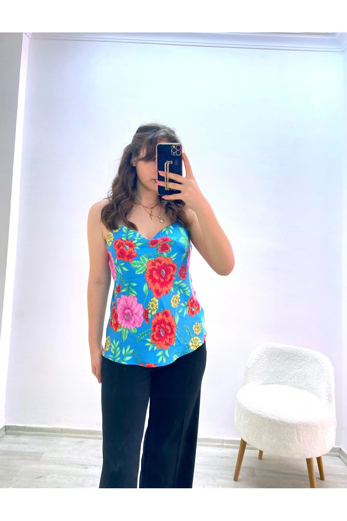 Askılı Saten Çiçek Desenli Bluz