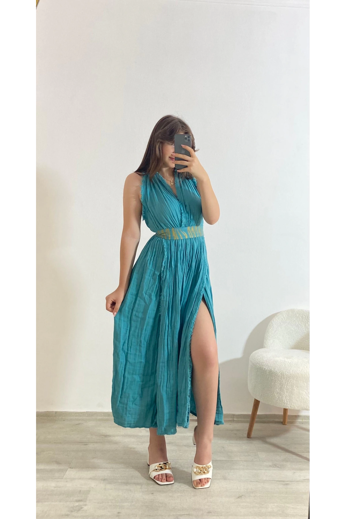 Keten Görünümlü Bel Detaylı Yırtmaçlı Yazlık Elbise Mavi