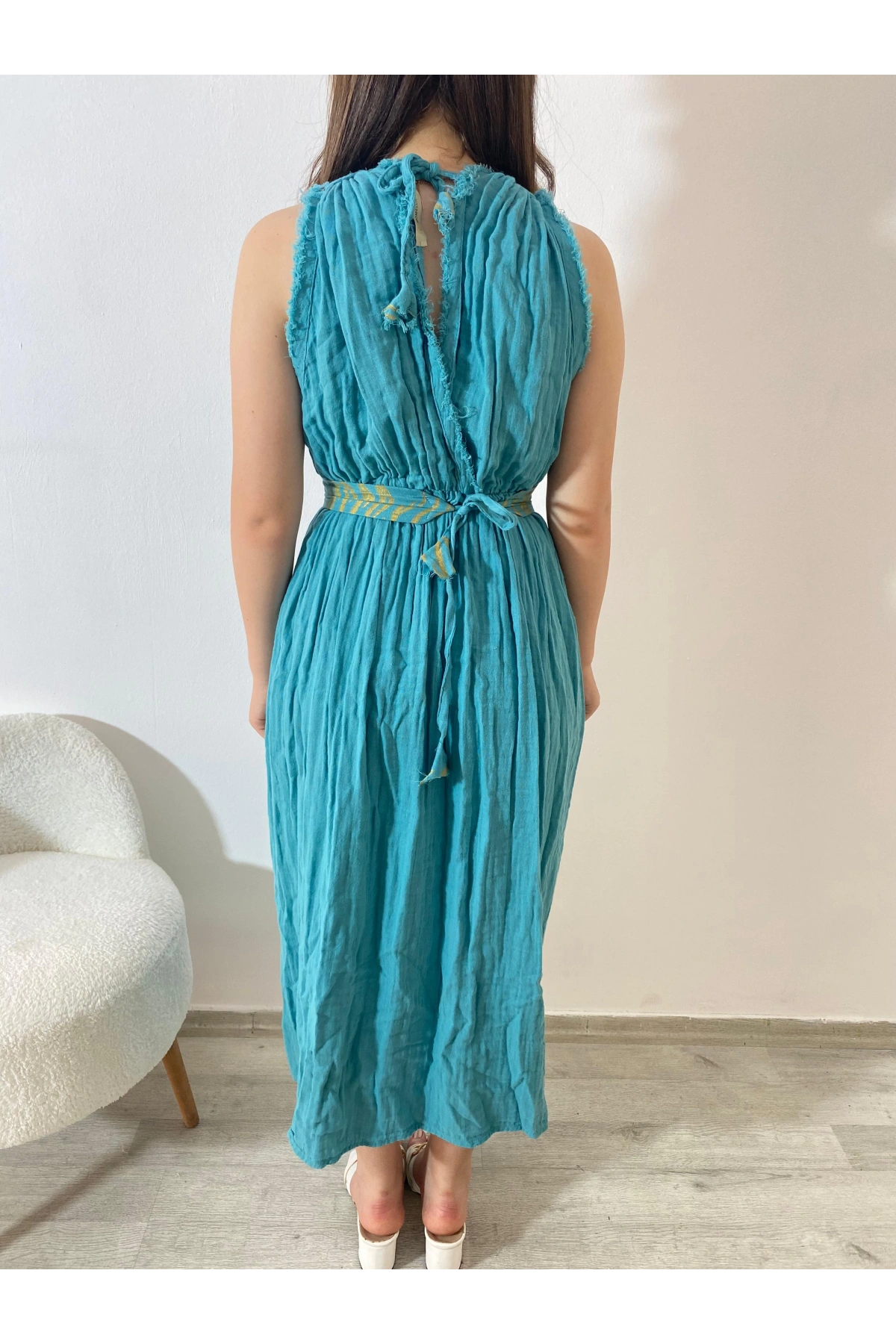 Keten Görünümlü Bel Detaylı Yırtmaçlı Yazlık Elbise Mavi