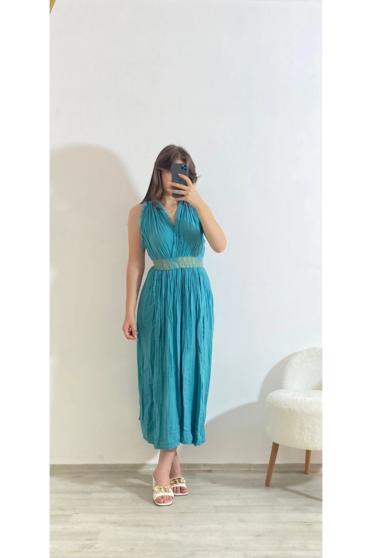 Keten Görünümlü Bel Detaylı Yırtmaçlı Yazlık Elbise Mavi