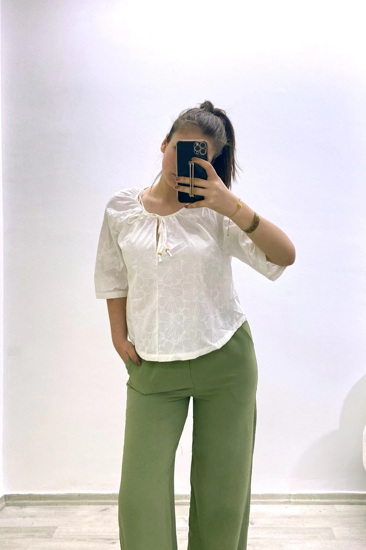 Keten Kumaş Yaka Bağlamalı Gömlek Beyaz