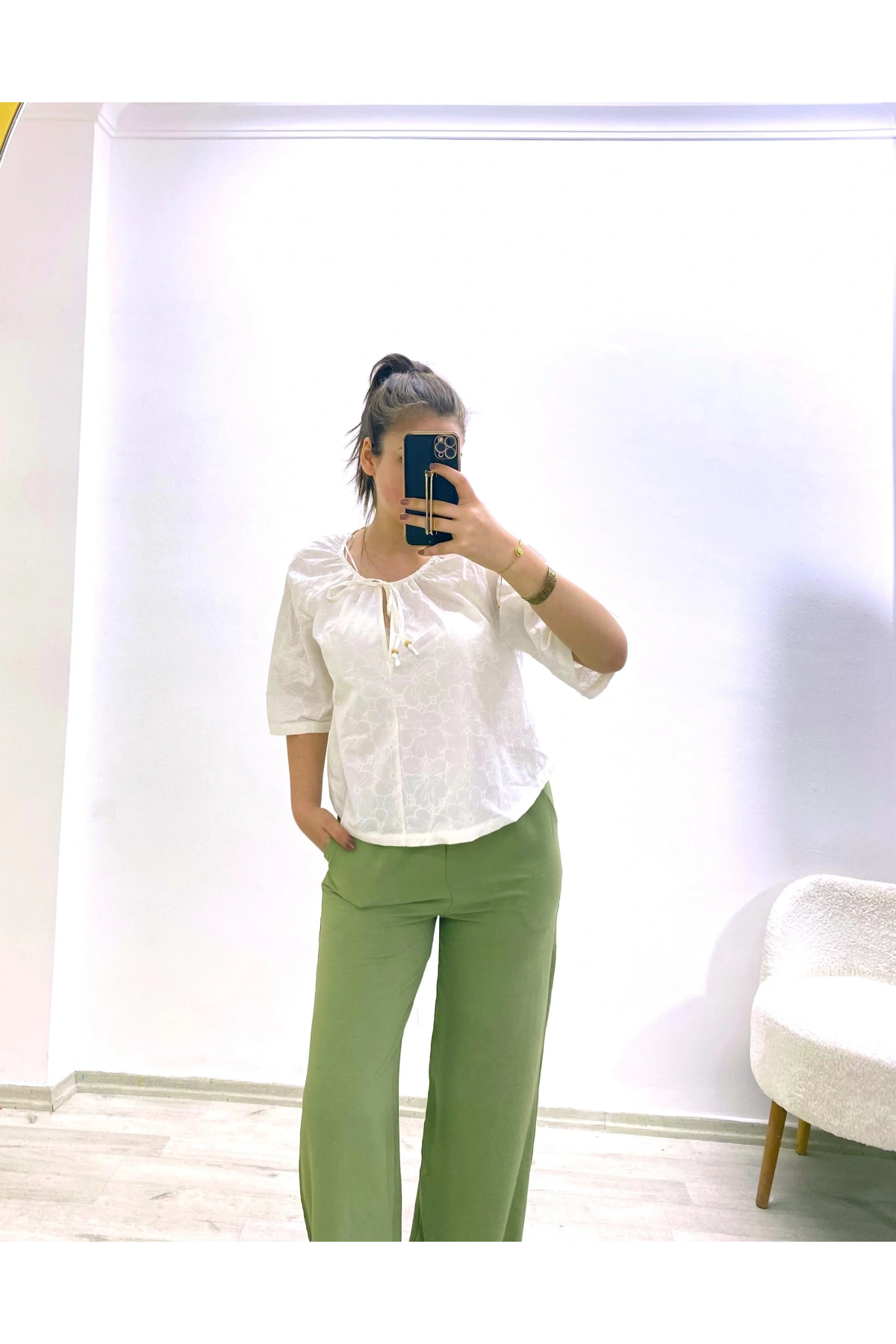 Keten Yaka Bağlamalı Gömlek