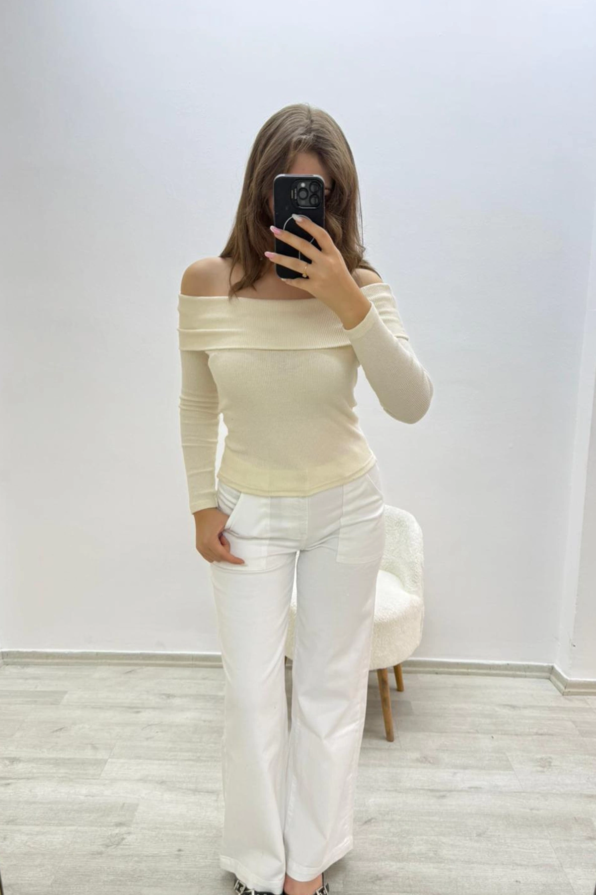 Madonna Yaka Beyaz Kazak