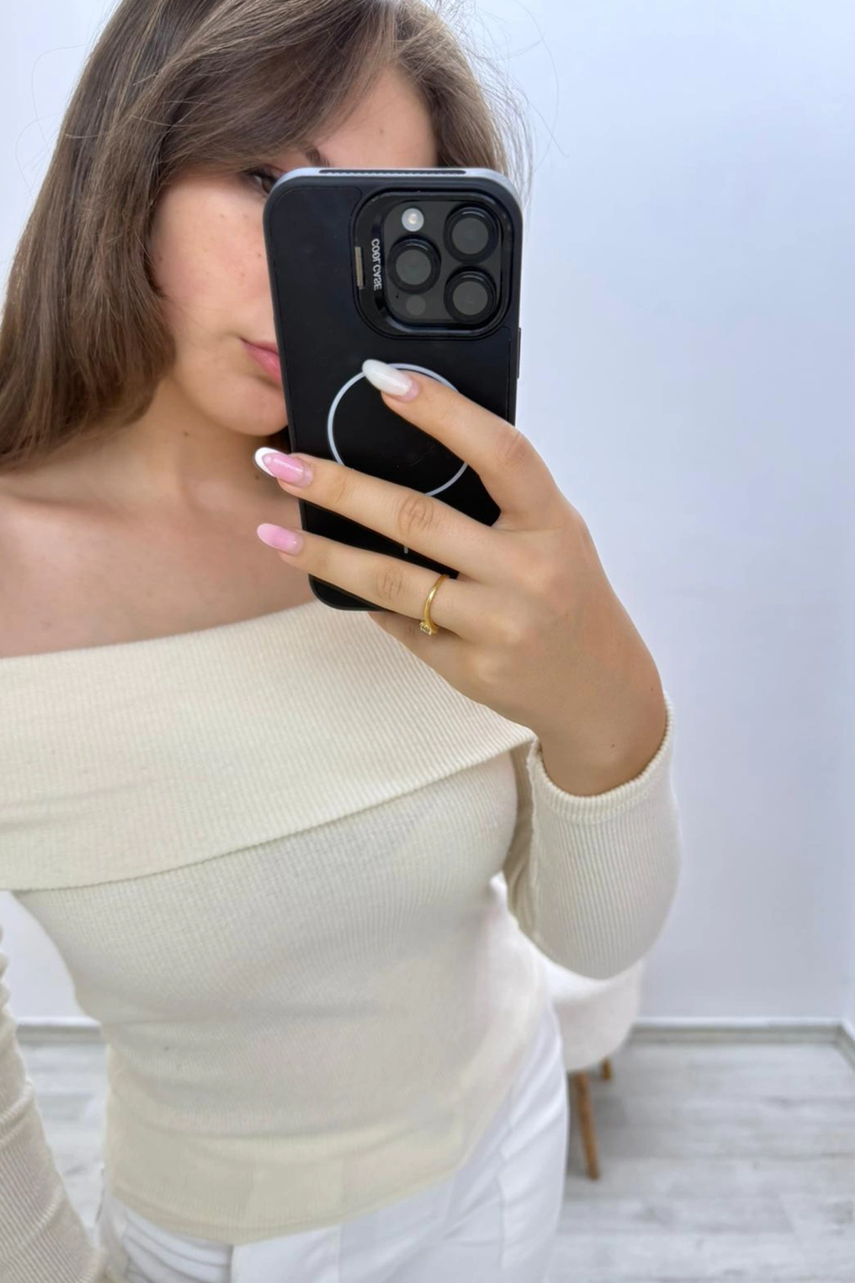 Madonna Yaka Beyaz Kazak