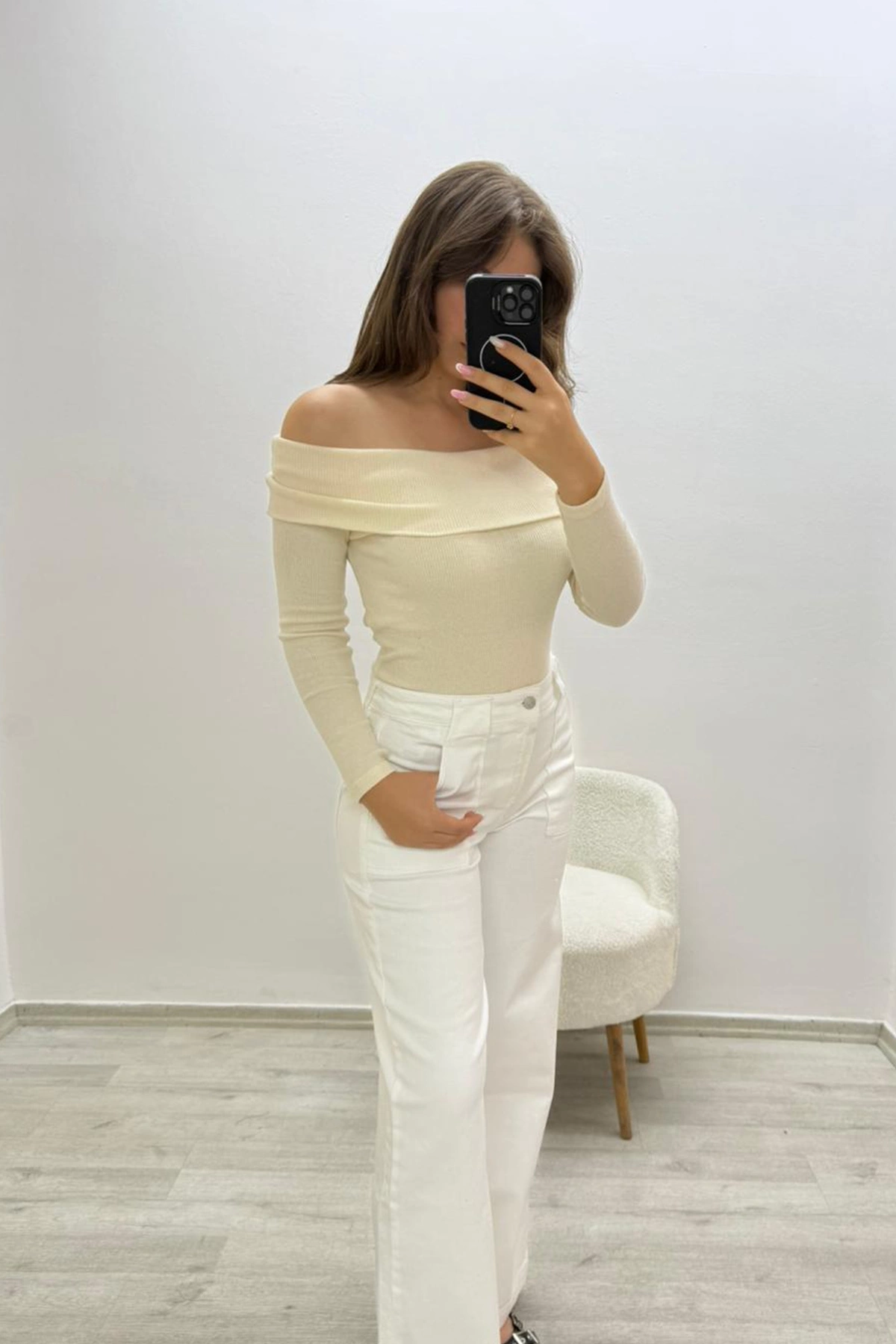 Madonna Yaka Beyaz Kazak