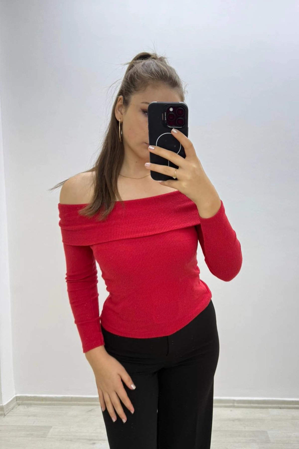 Madonna Yaka Kırmızı Crop Bluz