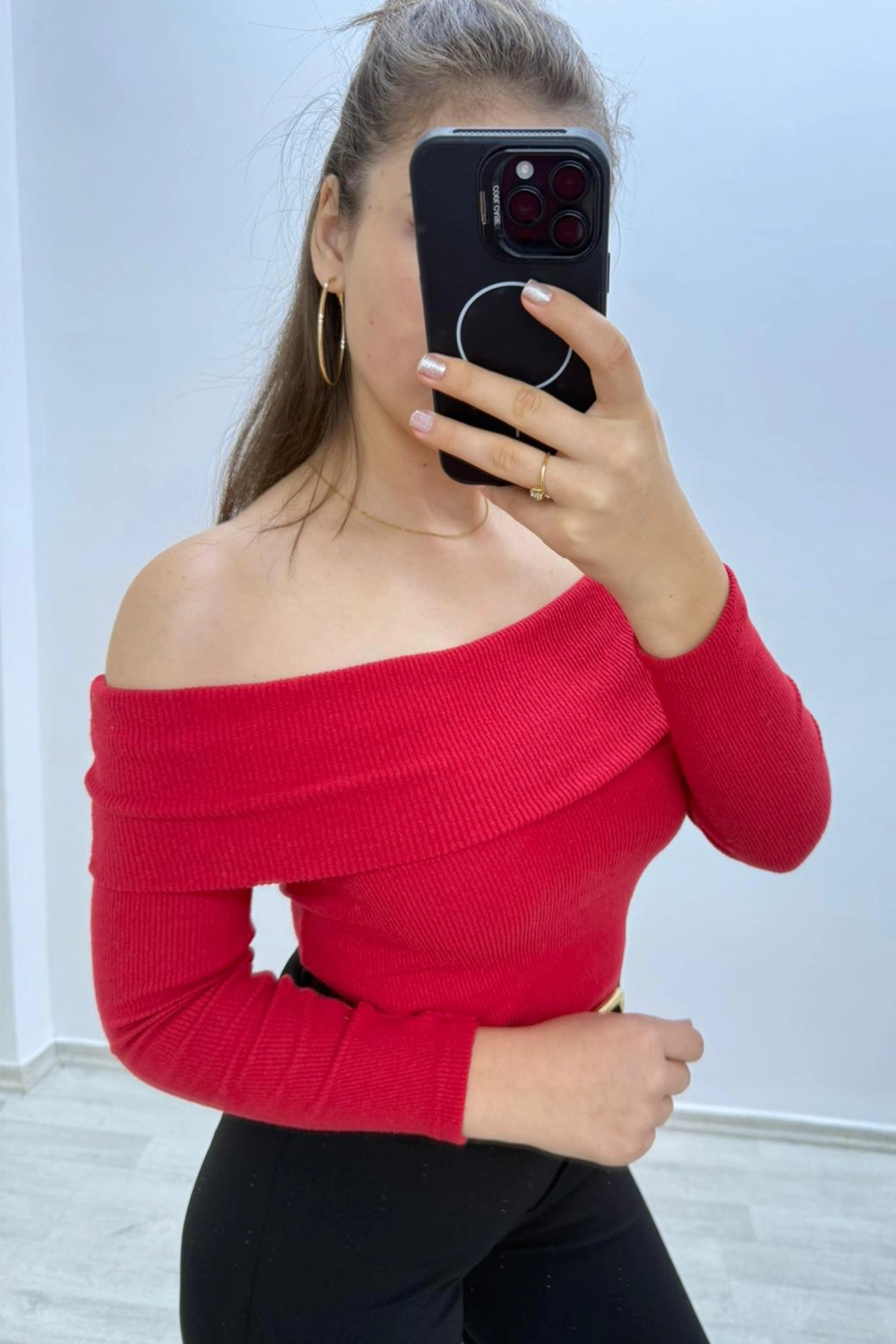 Madonna Yaka Kırmızı Crop Bluz