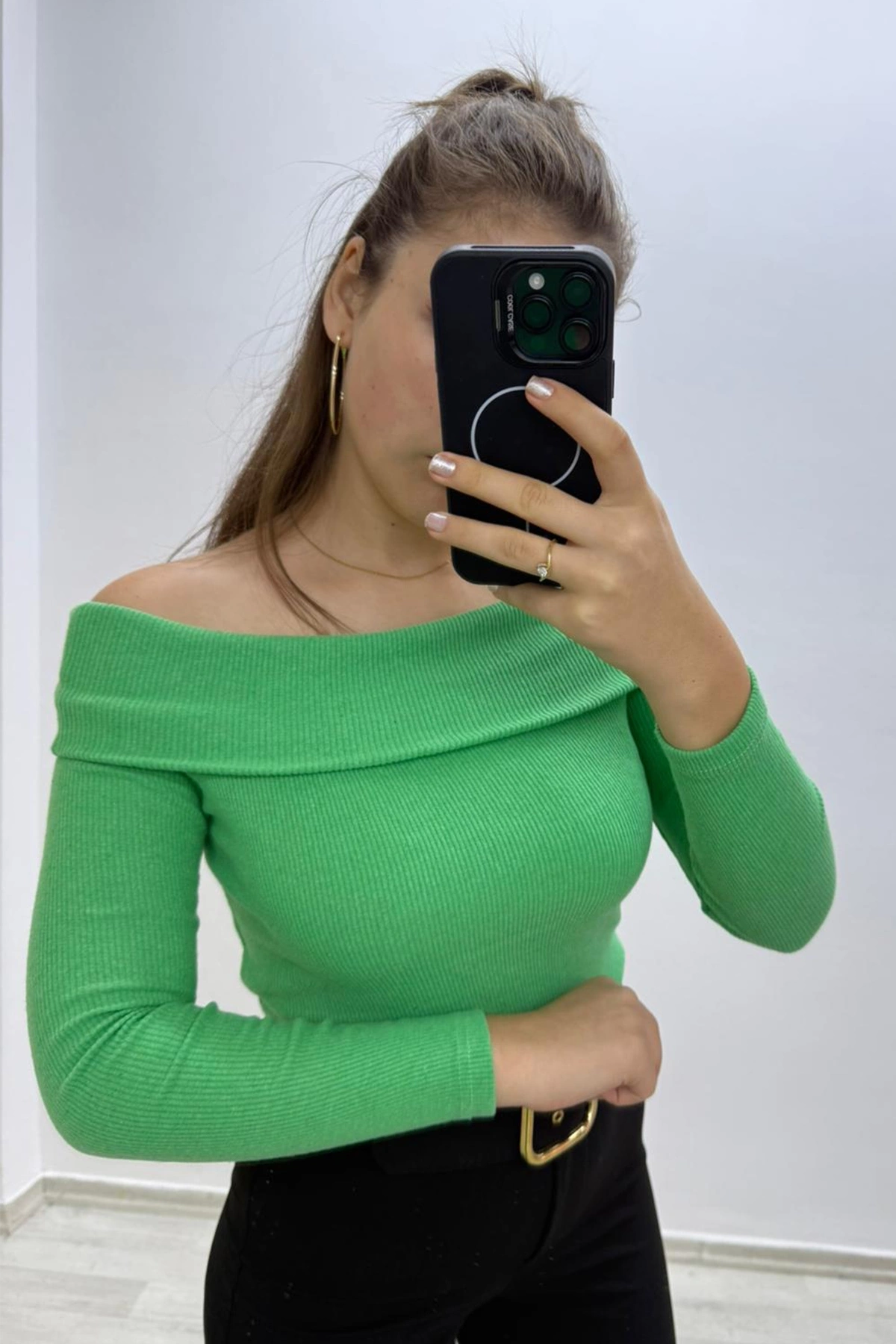 Madonna Yaka Yeşil Crop Bluz