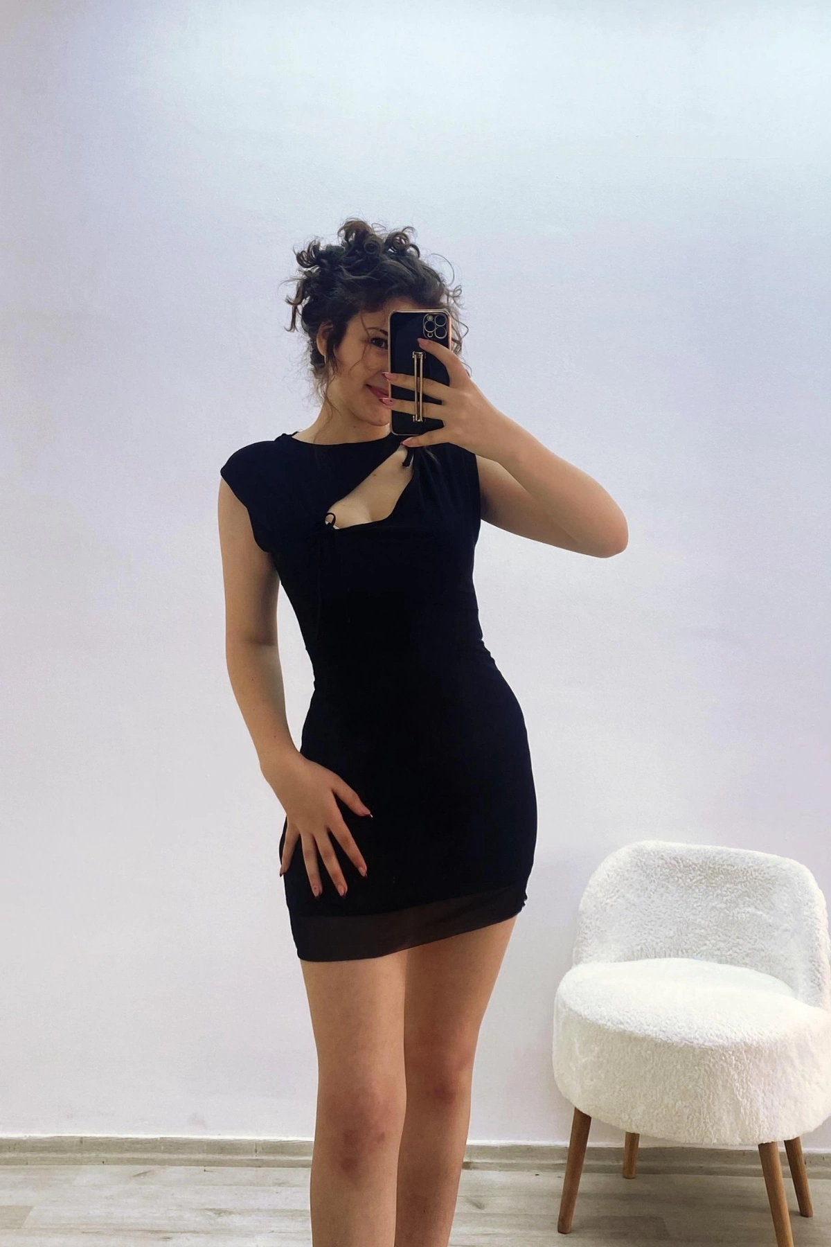 Ön Dekolteli Astarlı Tül Mini Elbise Siyah