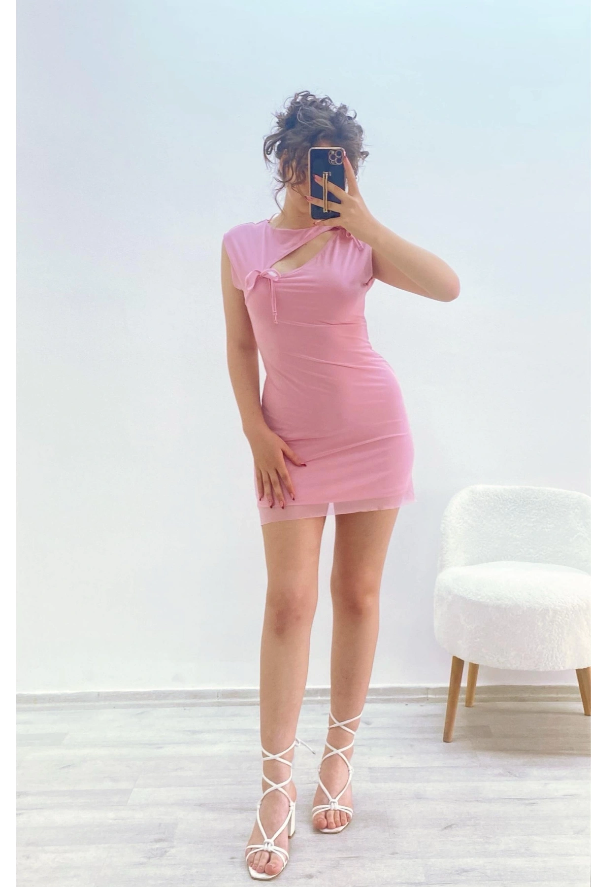 Ön Dekolteli Astarlı Tül Mini Elbise Pembe