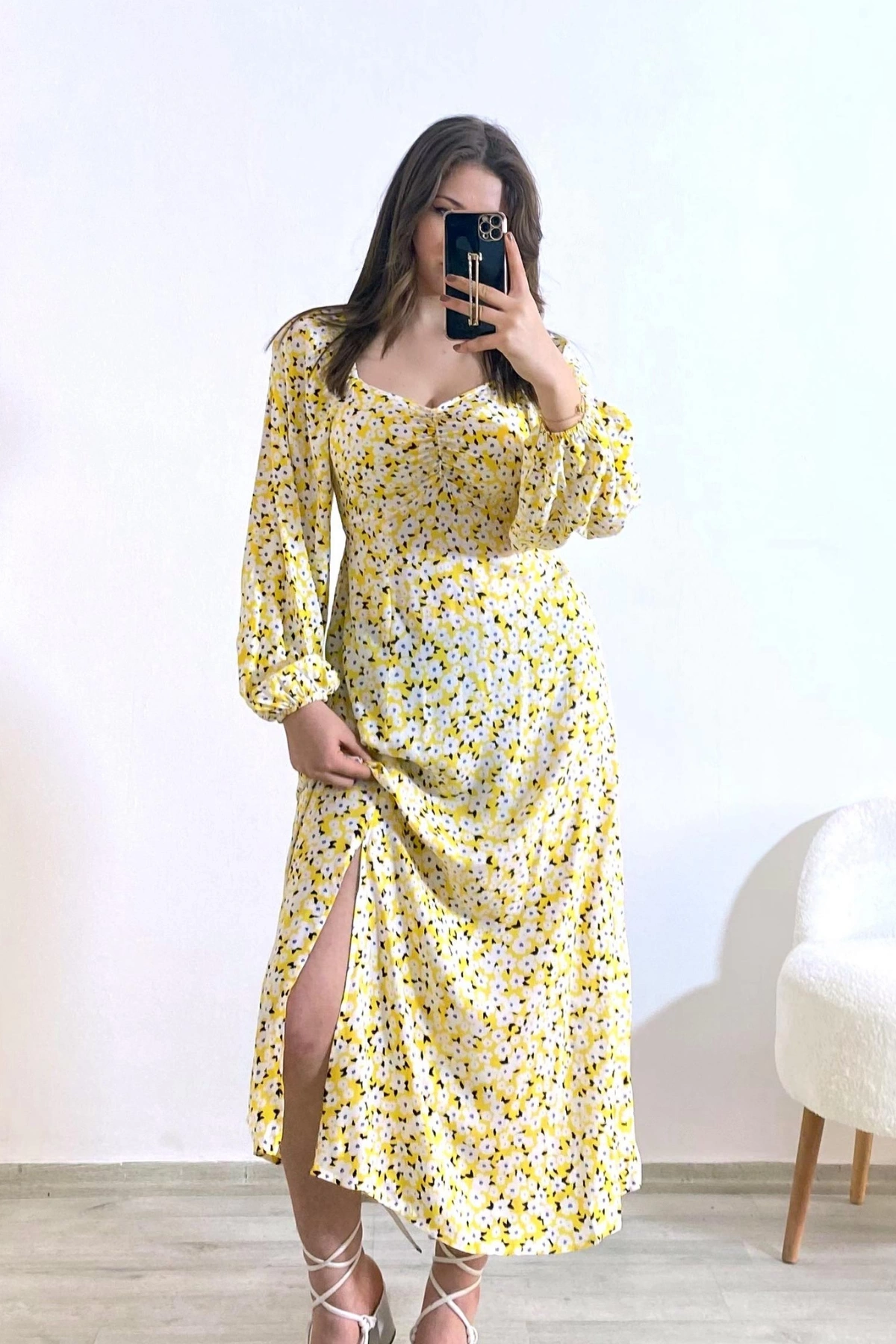Sarı Çiçek Desenli Yırtmaç Detaylı Dokuma Elbise 