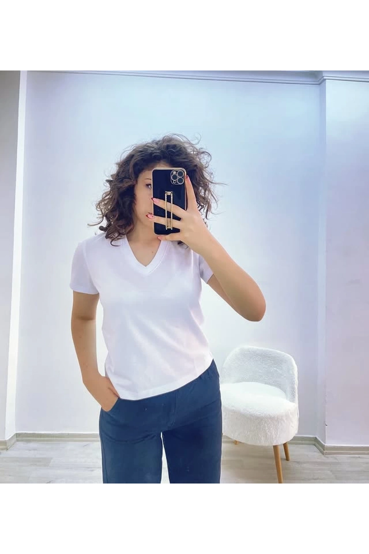 V Yaka Dokuma Beyaz Tişört