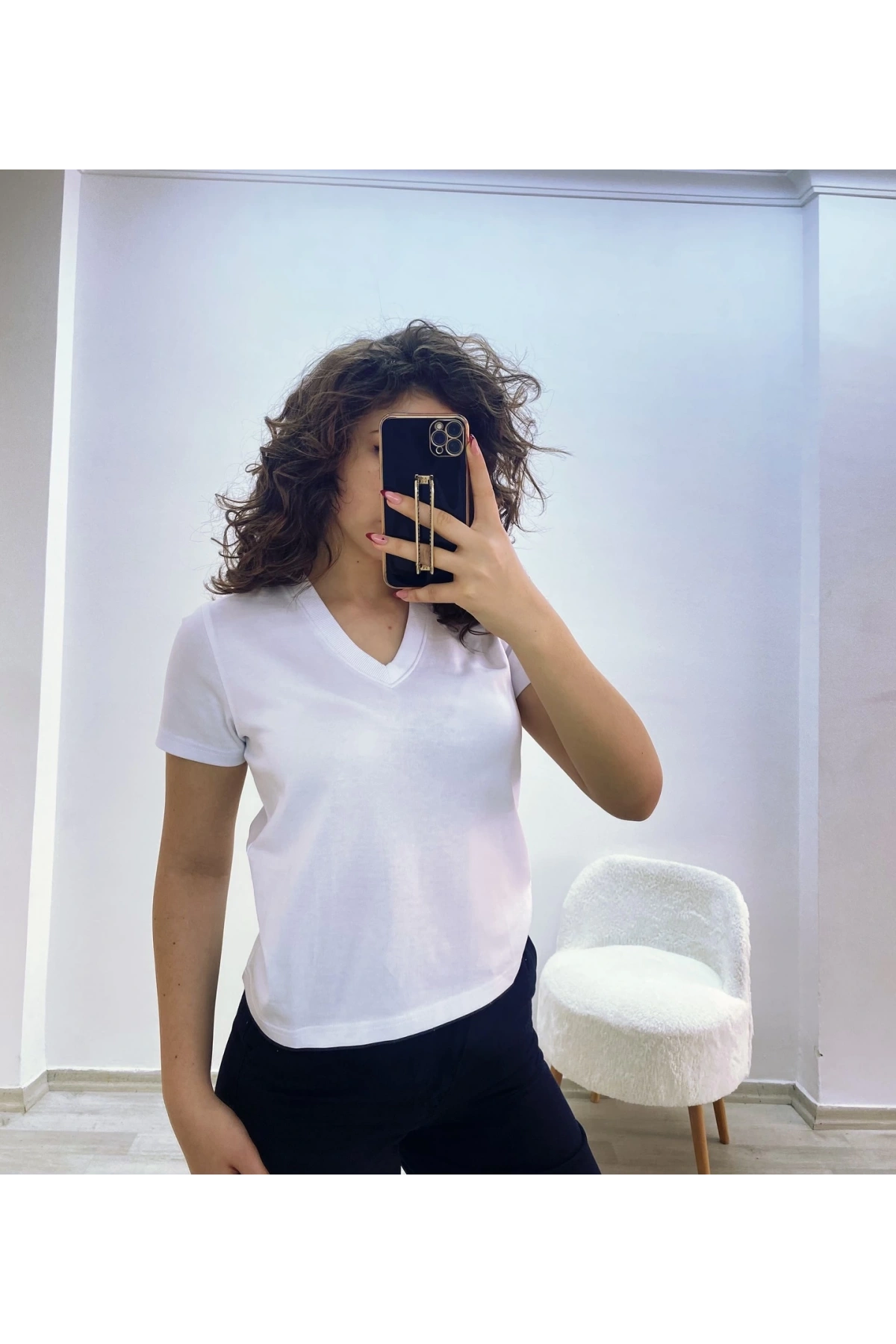 V Yaka Dokuma Beyaz Tişört