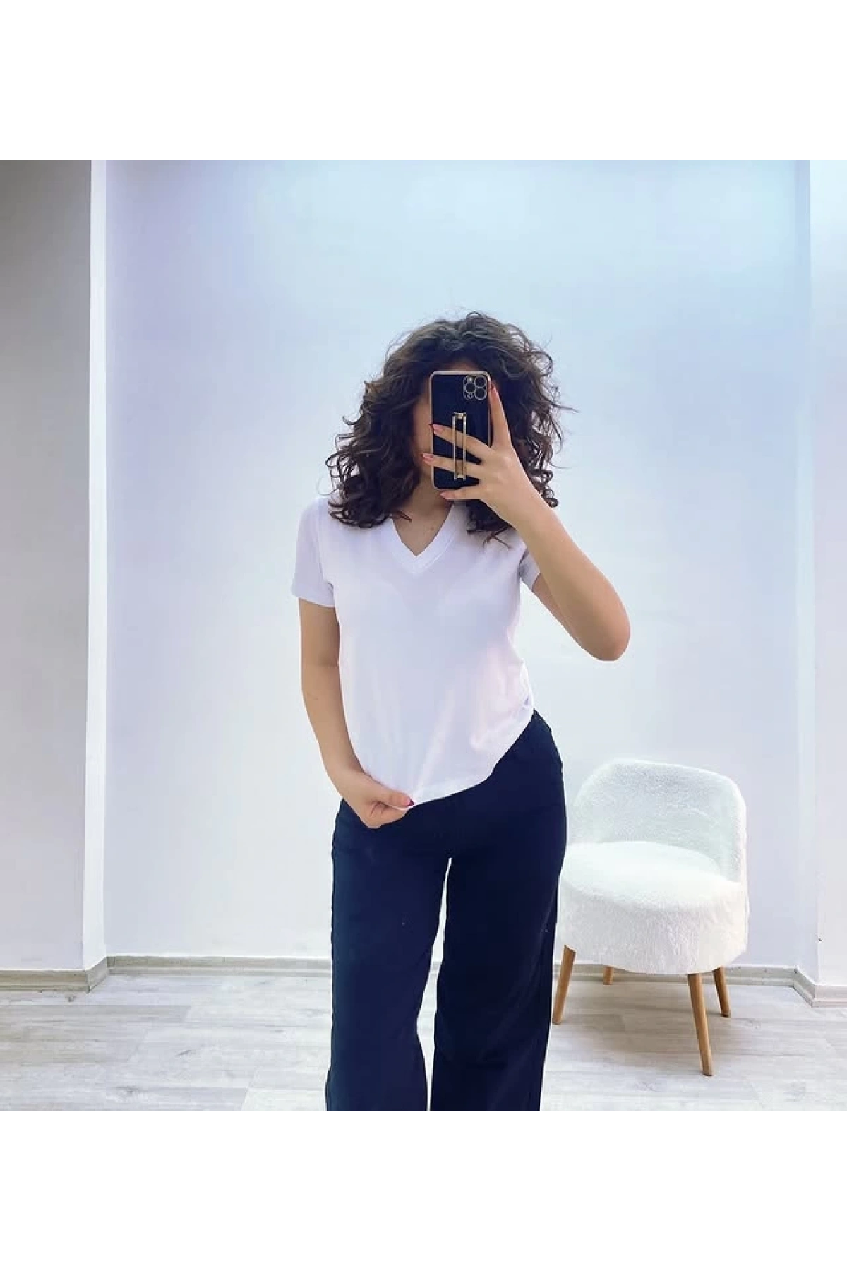 V Yaka Dokuma Beyaz Tişört