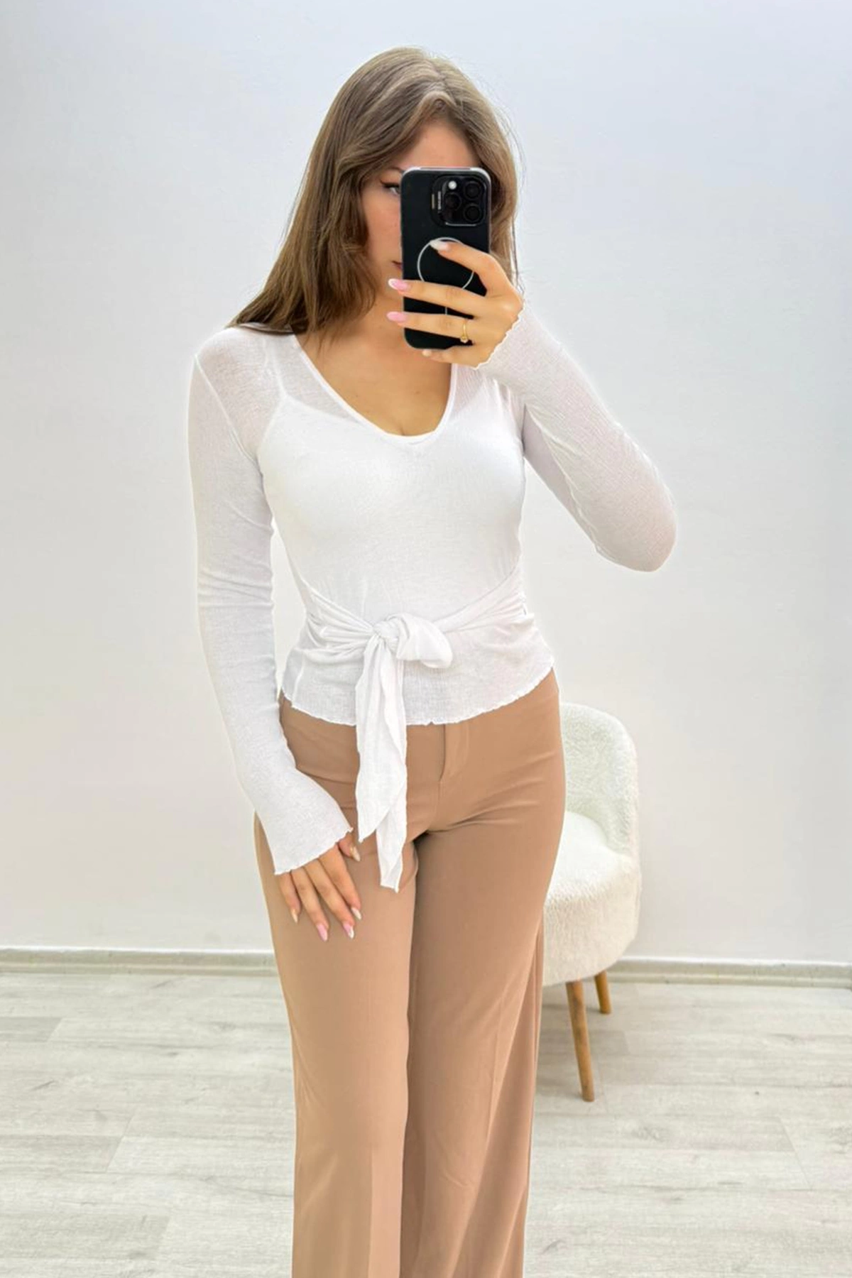 Yandan Bağlamalı Beyaz Triko