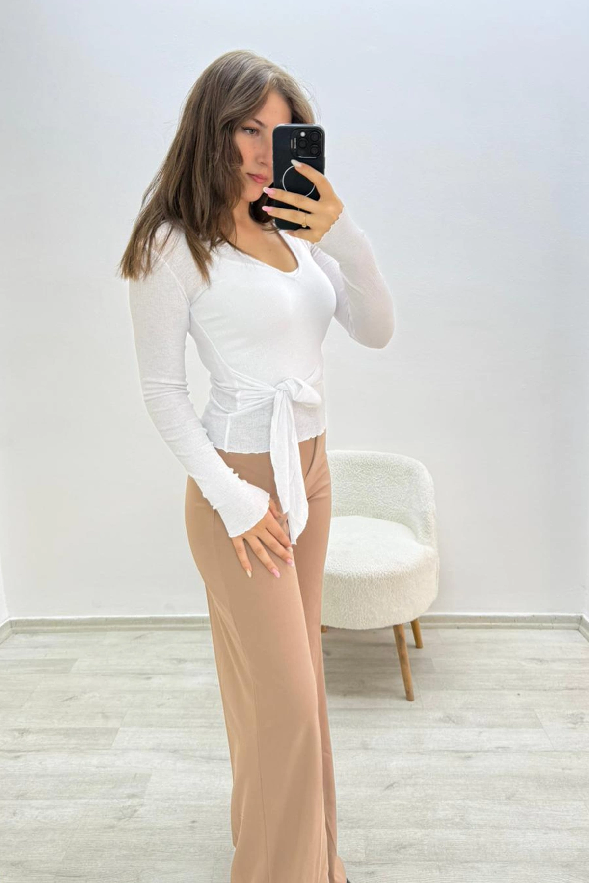 Yandan Bağlamalı Beyaz Triko