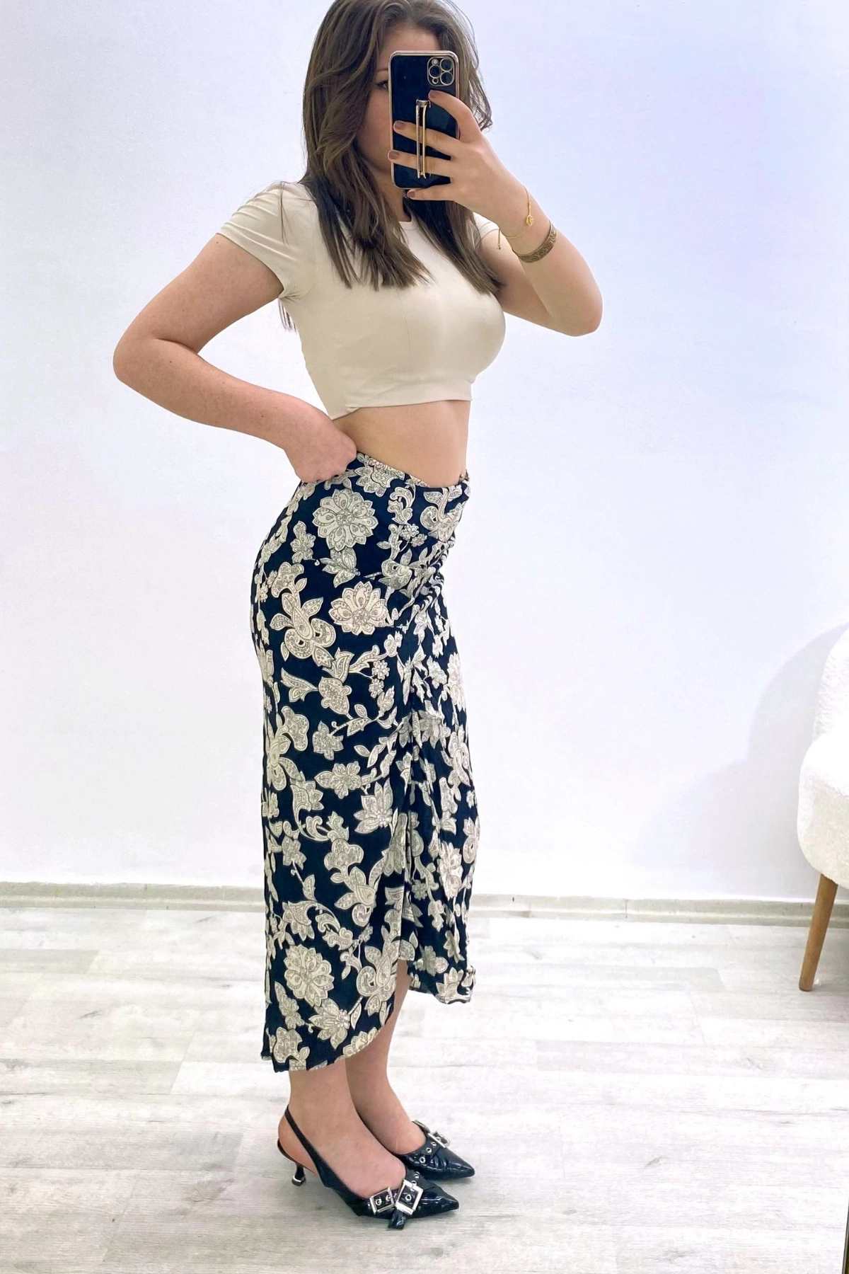 Yüksek Bel Çiçek Desenli Yırtmaçlı Etek Siyah