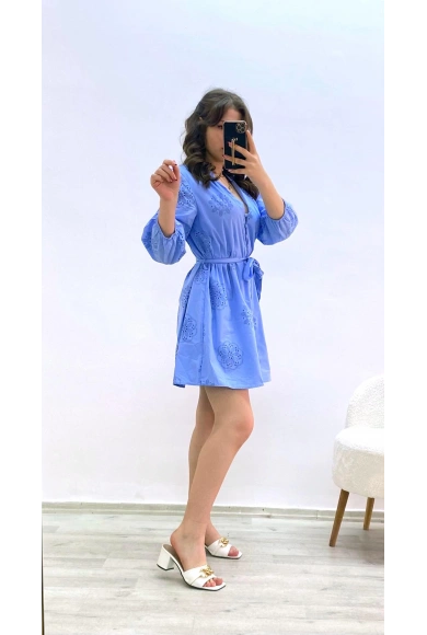 Mavi Kemerli Brode Mini Elbise