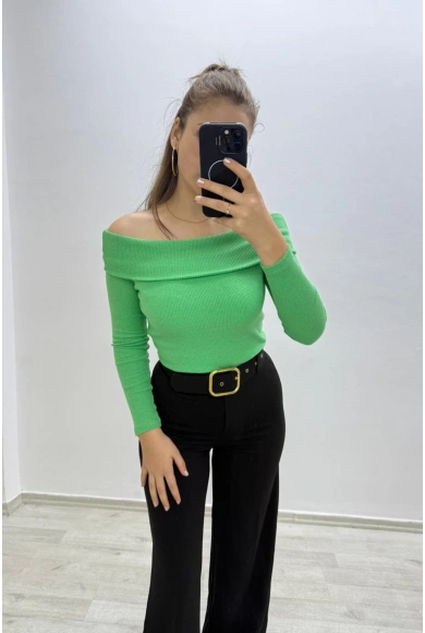 Madonna Yaka Yeşil Crop Bluz