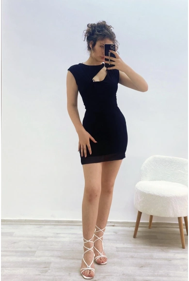 Ön Dekolteli Astarlı Tül Mini Elbise Siyah