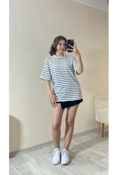 Siyah Çizgili Oversize Tişört
