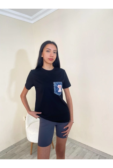 Süprem Cepli Kalp Nakışlı Oversize Tişört Siyah