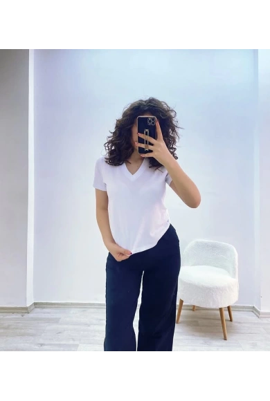 V Yaka Dokuma Beyaz Tişört