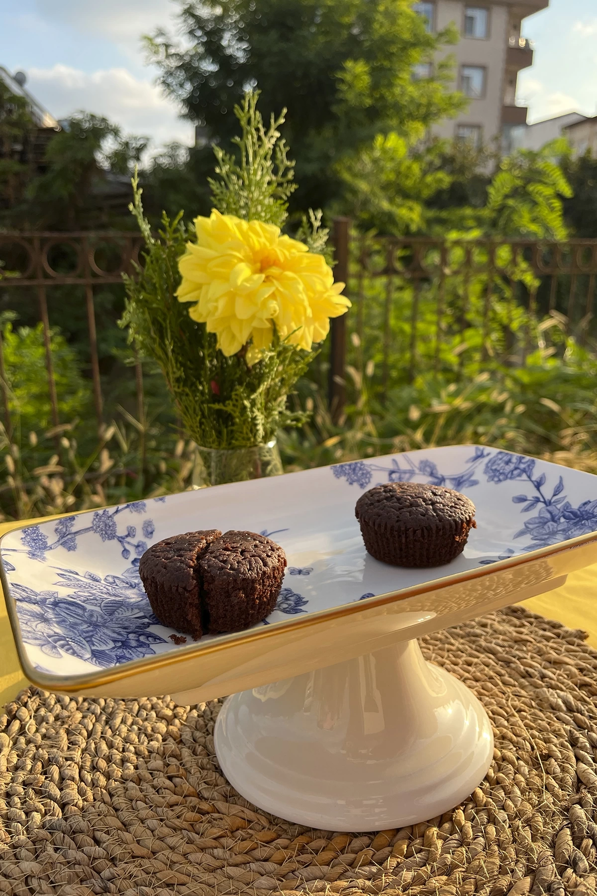 Spring Time 28cm Ayaklı Çikolata Tabağı