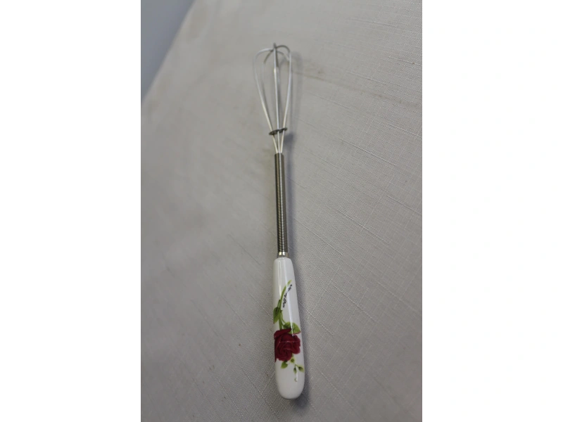 Porselen Saplı Çırpıçı