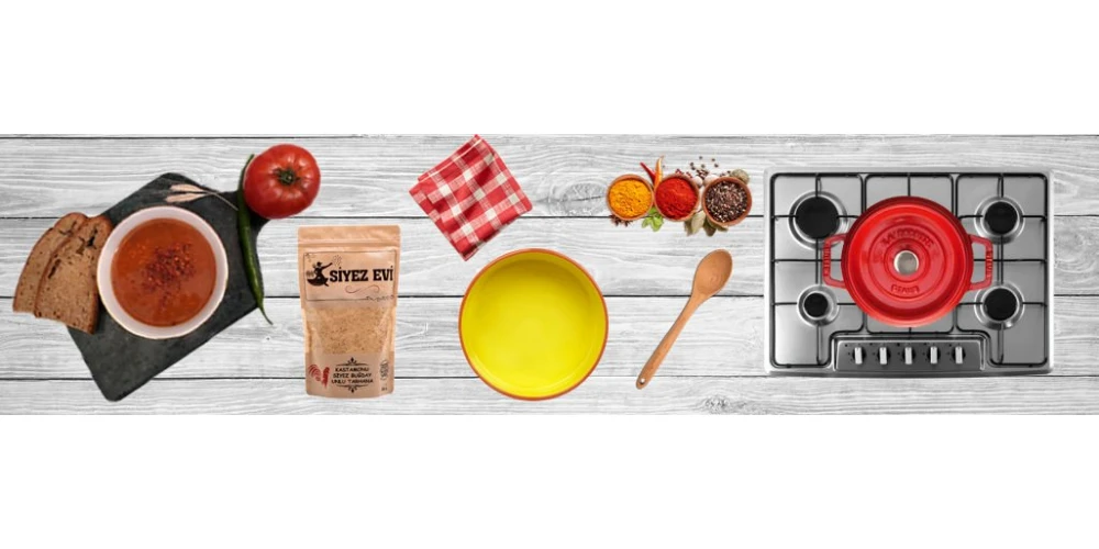 Sucuklu Siyez Unlu Tarhana Çorbası