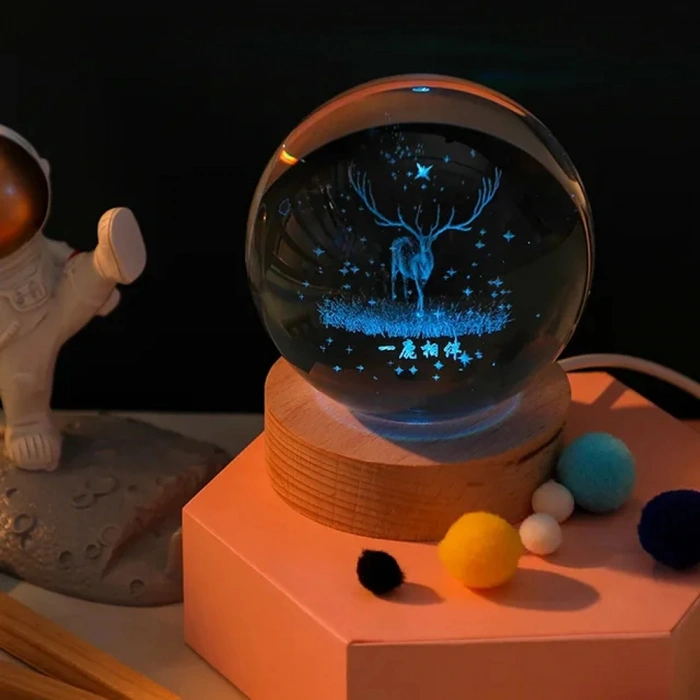 Ahşap Altlıklı Geyik Cam Küre RGB