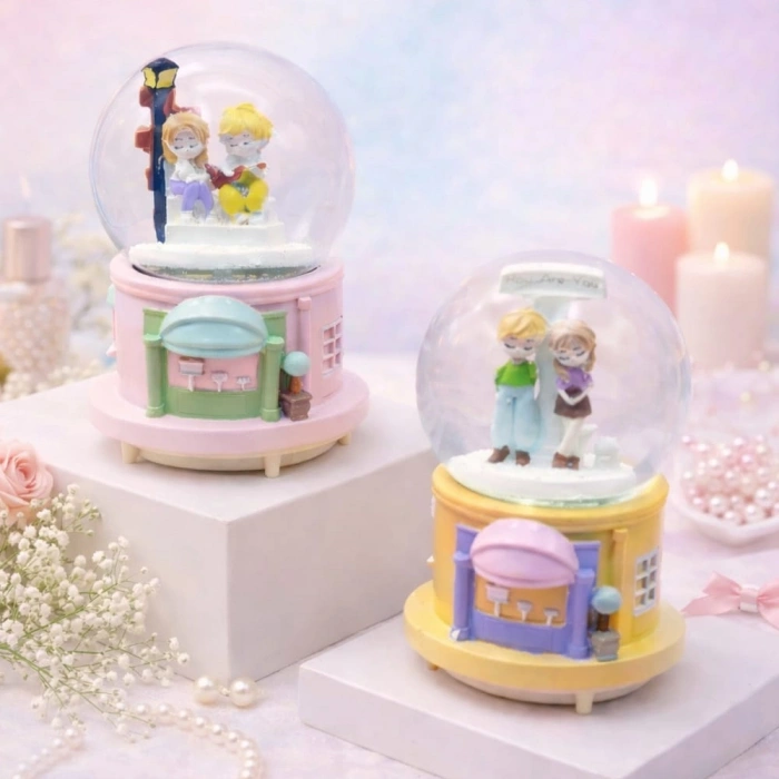 Büyük Boy Mutlu Aşıklar Tasarımlı Kar Küresi