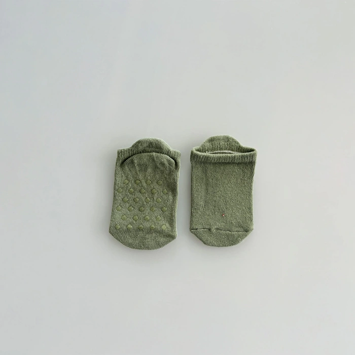 Kukita Kız-Erkek 4lü Organik Kaydırmaz Tabanlı Çorap ve Kukita Kız-Erkek 4lü Basic Tişört Seti Kuki09