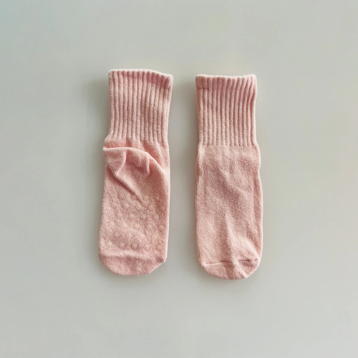 Kukita Kız-Erkek 4lü Organik Kaydırmaz Tabanlı Çorap ve Kukita Kız-Erkek 4lü Basic Tişört Seti Kuki09