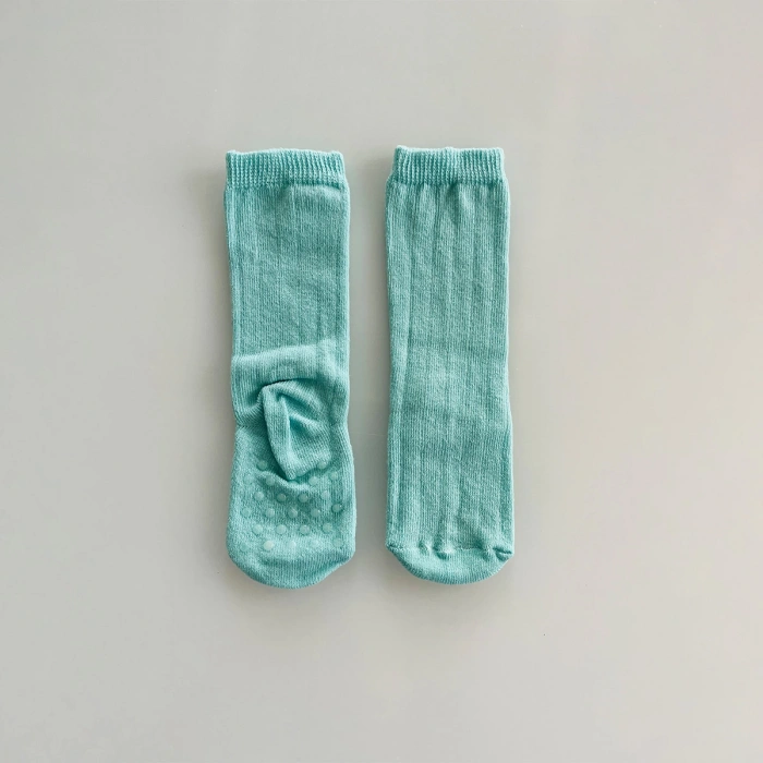 Kukita Kız-Erkek 4lü Organik Kaydırmaz Tabanlı Çorap ve Kukita Kız-Erkek 4lü Basic Tişört Seti Kuki09