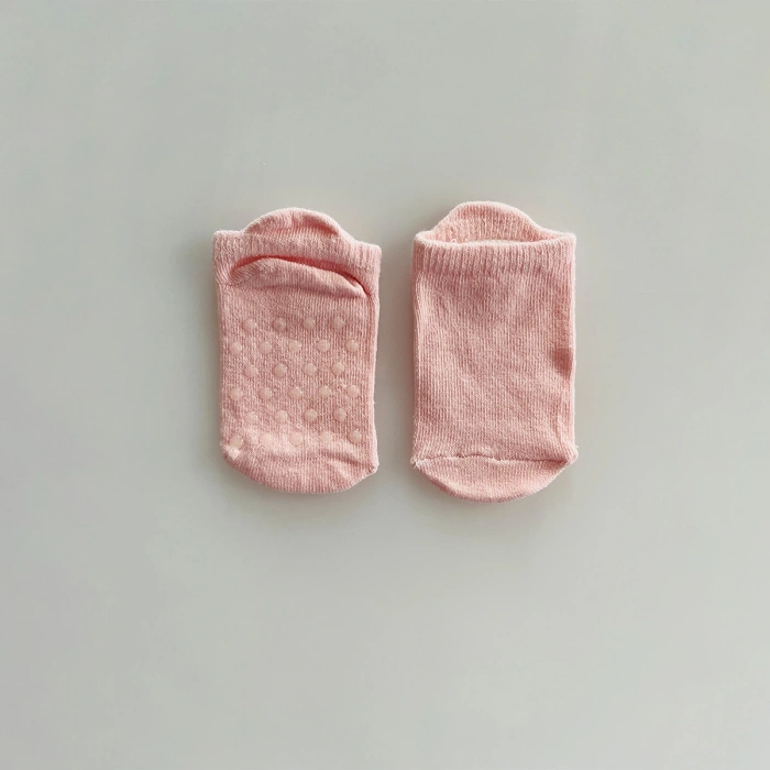 Kukita Kız-Erkek Tekli Organik Kaydırmaz Tabanlı Çorap ve Kukita Kız Erkek Basic Tişört Seti Kuki05