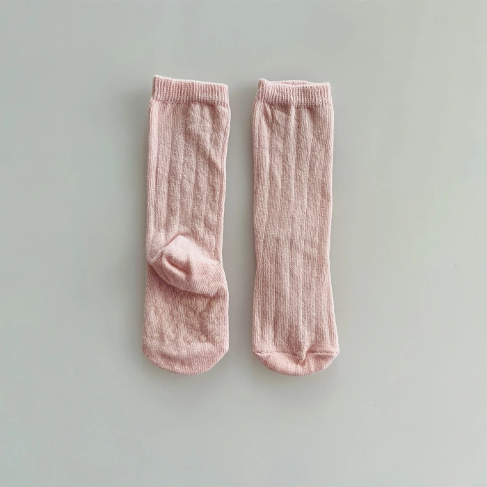 Kukita Kız-Erkek Tekli Organik Kaydırmaz Tabanlı Çorap ve Kukita Kız Erkek Basic Tişört Seti Kuki05