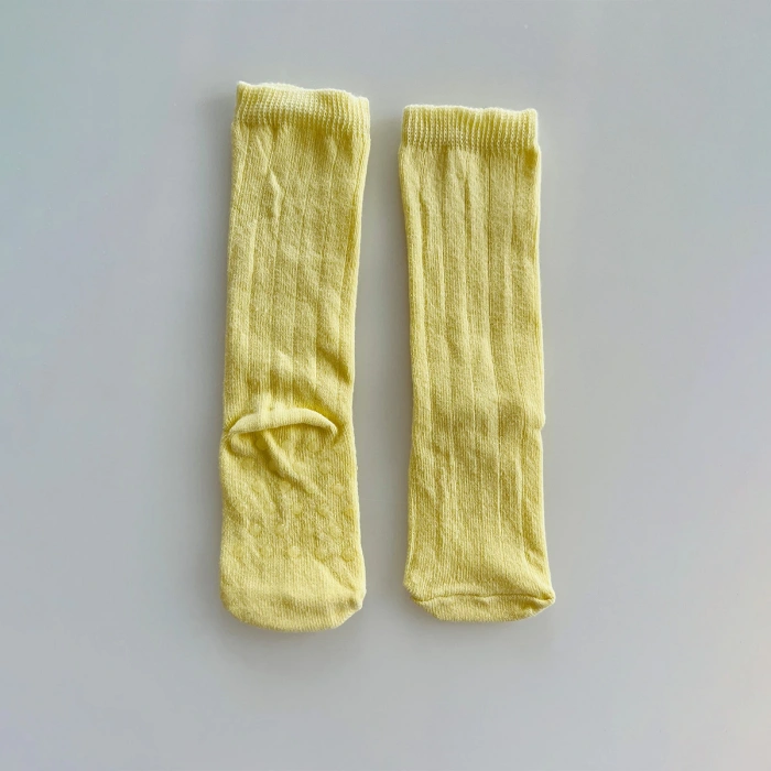 Kukita Kız-Erkek Tekli Organik Kaydırmaz Tabanlı Çorap ve Kukita Kız Erkek Basic Tişört Seti Kuki05