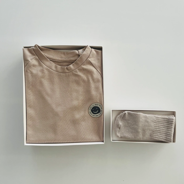 Kukita Kız-Erkek Tekli Organik Kaydırmaz Tabanlı Çorap ve Kukita Kız Erkek Basic Tişört Seti Kuki05