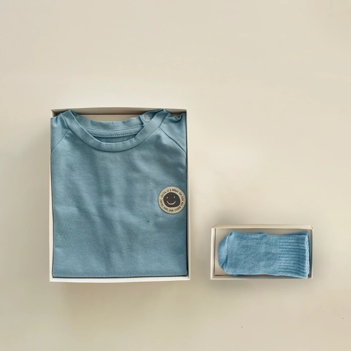 Kukita Kız-Erkek Tekli Organik Kaydırmaz Tabanlı Çorap ve Kukita Kız Erkek Basic Tişört Seti Kuki05